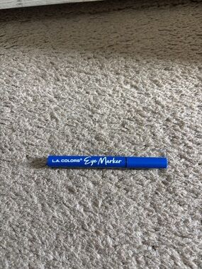 L.A. COLORS Blue Eye Marker - Vibrant Blue Eyeliner Pen Size: 0.02 Fl. Oz NEW